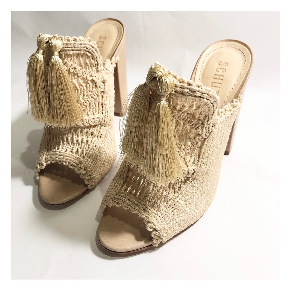 Schutz Novoli block wedge with tassel in size 6
